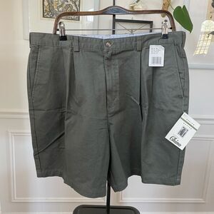 NWT Chino Brand Front Pleat Shorts Olive Green 38